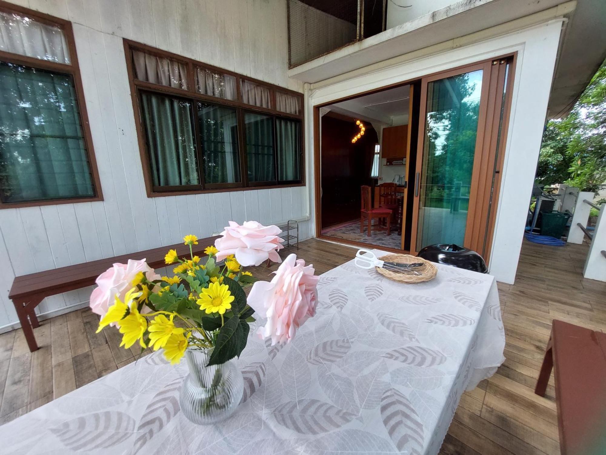Whales Come To The River - Riverside - 3 Rooms On 2Nd Floor Ban Bang Phli Nua Exterior foto