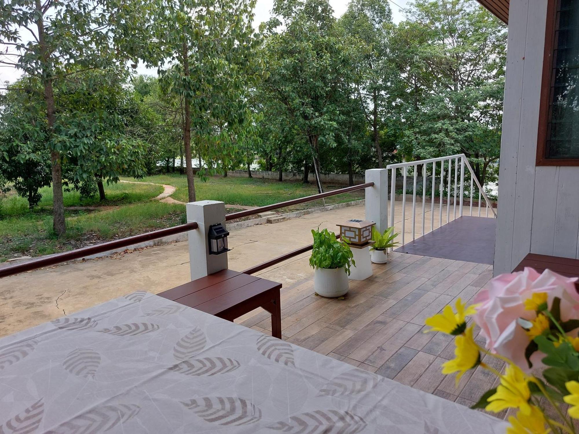 Whales Come To The River - Riverside - 3 Rooms On 2Nd Floor Ban Bang Phli Nua Exterior foto